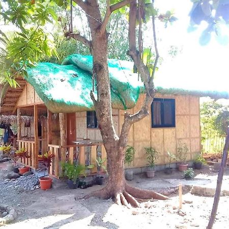 Traditional Filipino Transient House And Huts Near 100 Islands Wharf Alaminos Exterior foto