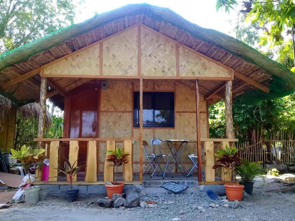 Traditional Filipino Transient House And Huts Near 100 Islands Wharf Alaminos Exterior foto